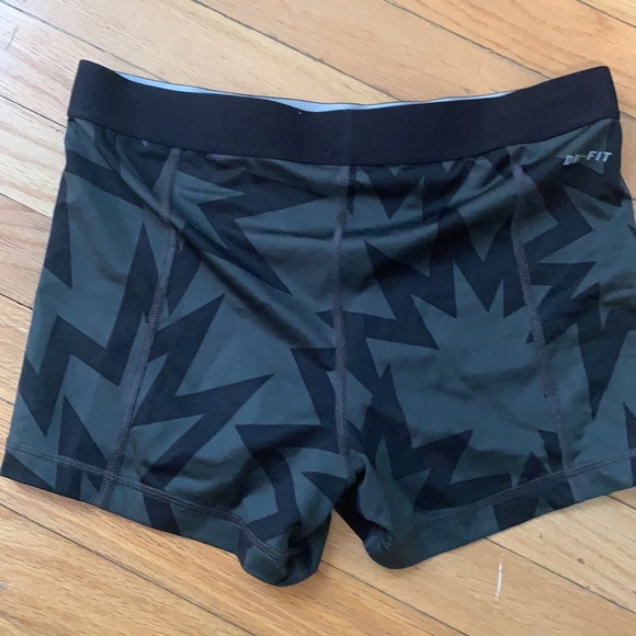 Nike pro shorts - Picture 2 of 2